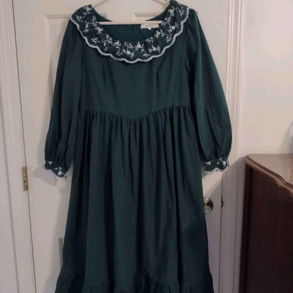 Floral Embroidered Green Dress - Simple Retro